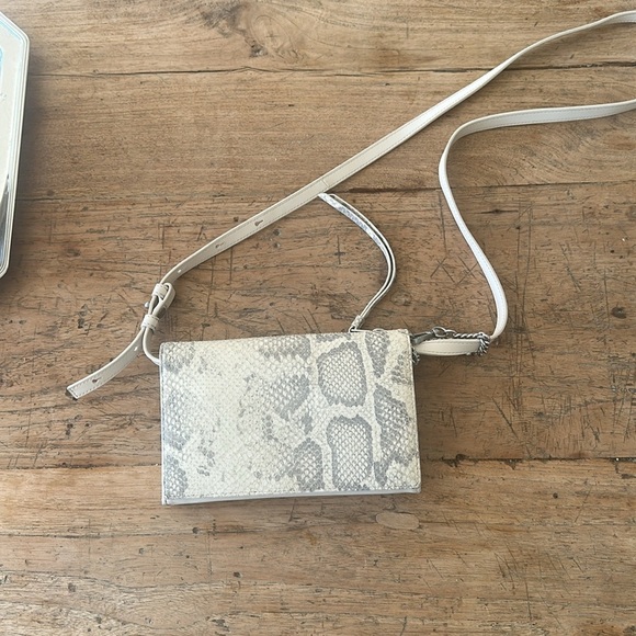 ✨ AllSaints Claremont Crossbody Purse – Neutral Cream Gray Python Leather – EUC - Picture 3 of 10